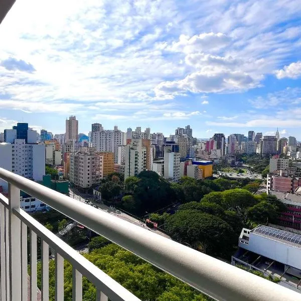 Refúgio Privado Liberdade: A/C + Rooftop ao lado do metro, hotel in Sao Paulo