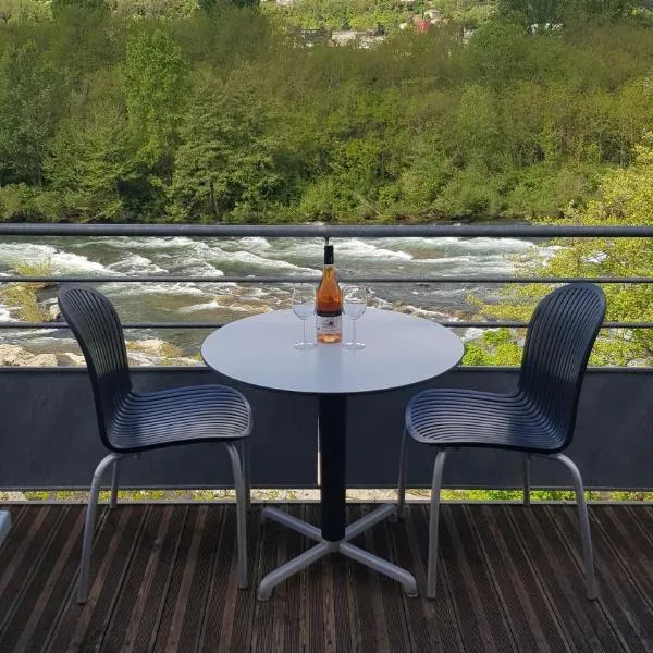 terrasse sur l'Ardèche, hotel in Ucel