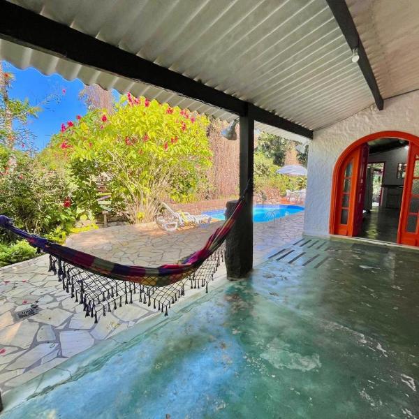 Casa rústica com piscina a 300mts da praia