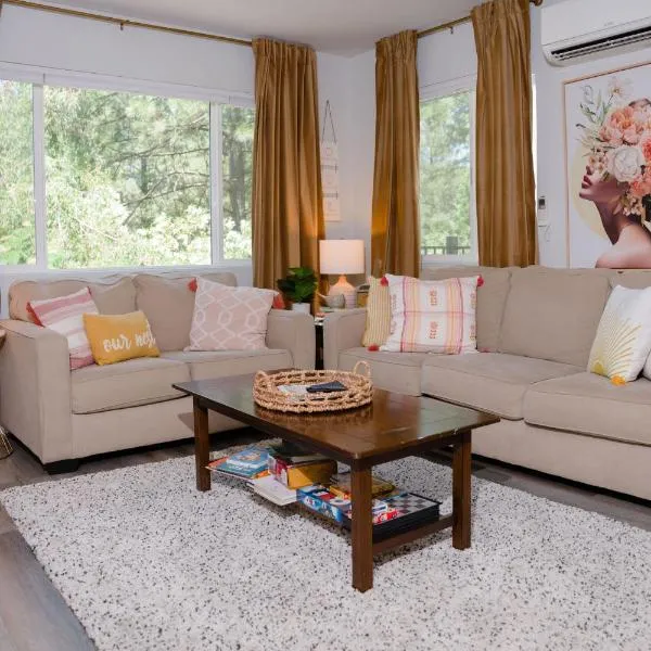 Gorgeous views 1st Apple hill exit Family Fun, מלון בפלייסרוויל