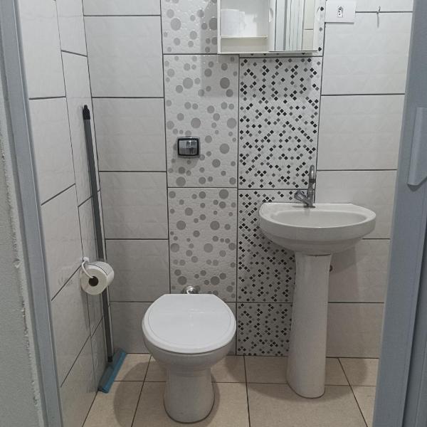 Pousada santos ll, kitnet confortável com ar condicionado - Foto 3