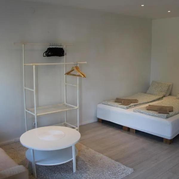 Cozy City Stay Steps from the Beach & Transit, hotel v destinaci Abbekås