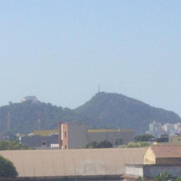 Apt Novo com Vista Ampla, 6 Hospedes, Bem Localizado, Suite, Garagem