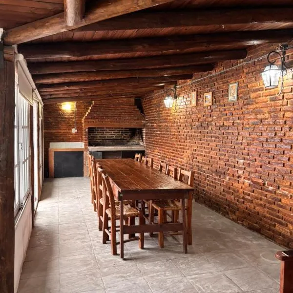 Casa Céntrica con Quincho, hotel in Esquina