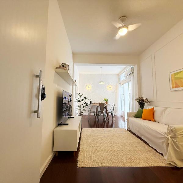 Cozy flat in Leblon five steps from the beach