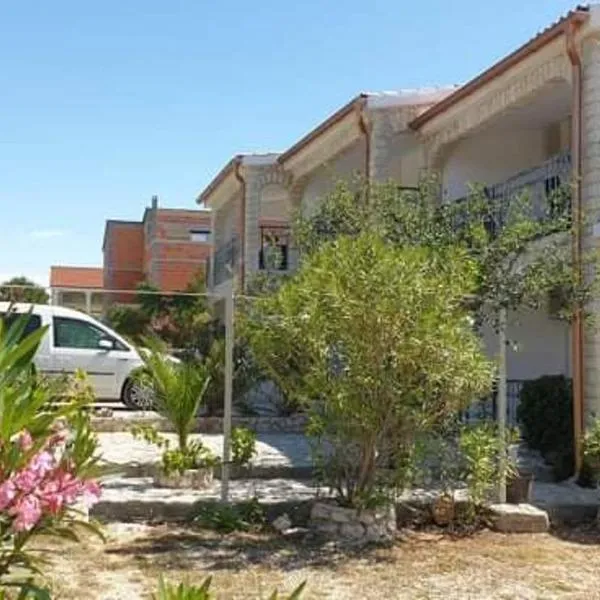 Apartmani Samanta&Amanda, VIR,, hotel di Razvala
