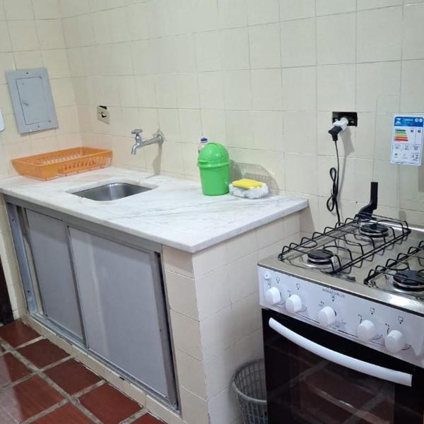 Casa a duas quadras da praia - Balneário Saint Etienne - Matinhos - Foto 3