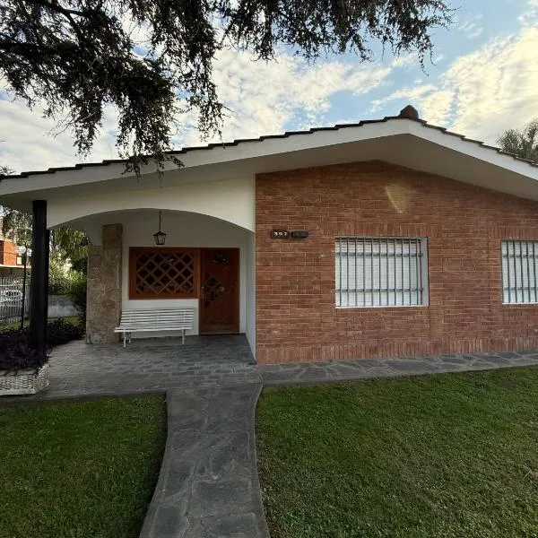 Chalet Pino azul، فندق في فيلا كارلوس باز