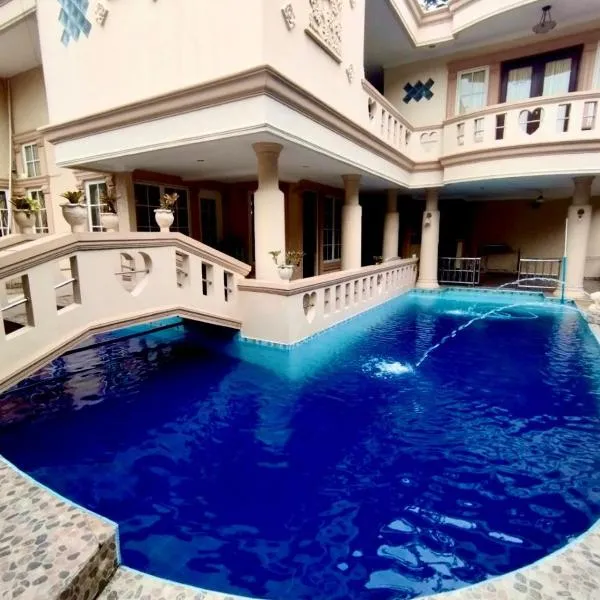 Vila Princess Sentul Privatepool 6 bedroom,5bathroom, Tenis meja, billiard, hotel v destinaci Gadok 1