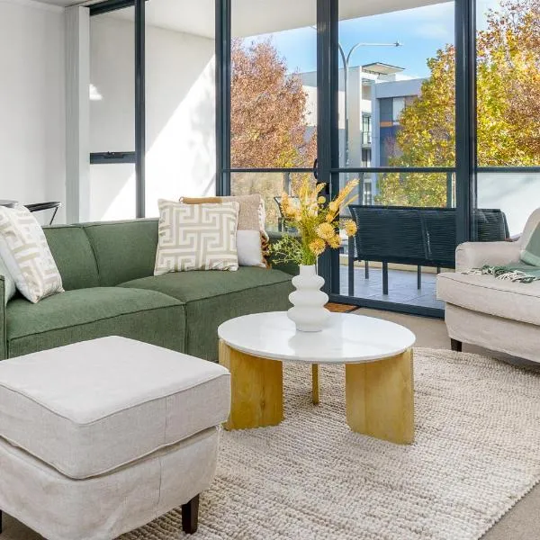Newly Furnished 2BR Apt in Kingston Foreshore - Hosted by Canstay, hotel em Kingston