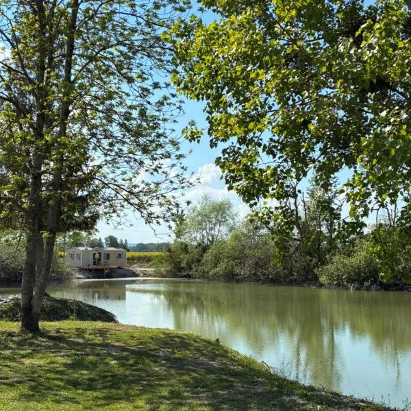 Mobile home du lac, hotel in Clérey