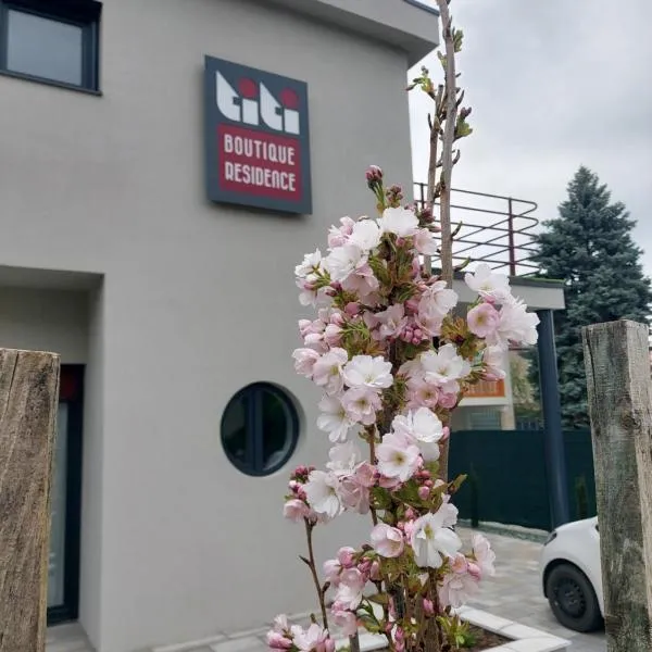 Titi Boutique Apartmanok，位于布克福尔多的酒店