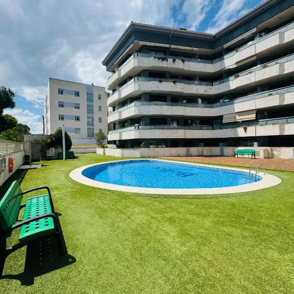 Hermoso piso en un paso de la Playa de Fenals con piscina, hotel en Lloret de Mar