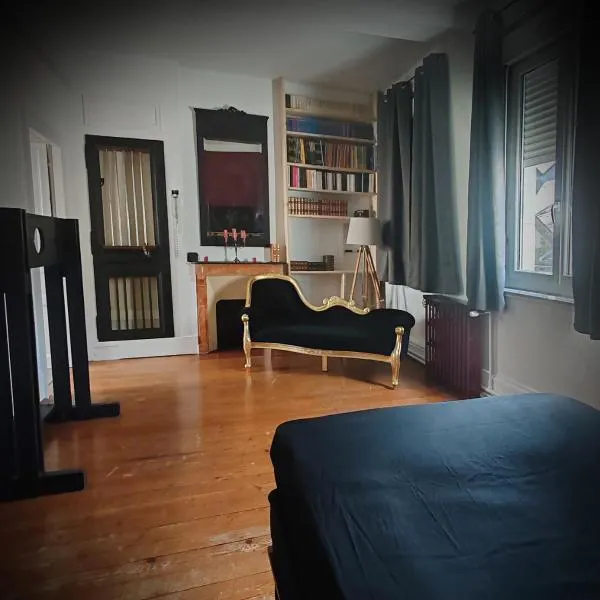 Love Room LE DONJON BDSM, hotel em Bolbec