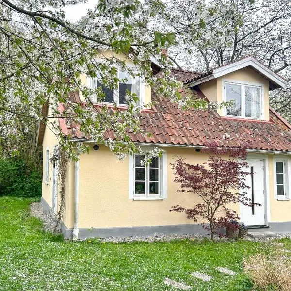 Gästhus i mysig omgivning, hotel v destinaci Flyinge