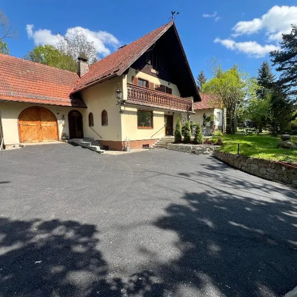 Pension Blockheidehof, hotel v destinaci Grosseibenstein
