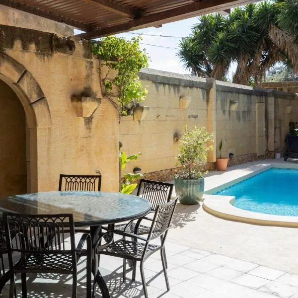 Gozobreak Farmhouses, hotel em Kerċem