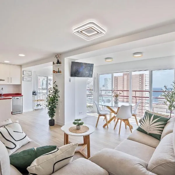 Mucho Gusto Coblanca - Spacious 3-bedroom apartments Levante Beach for LARGE GROUPS , Airconditioning, POOL, free WIFI, free Parking, hotel di Benidorm