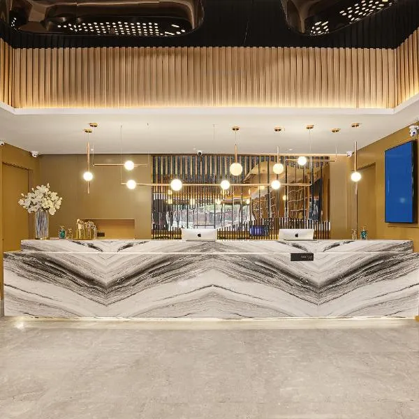 Atour Hotel Chengdu Yulin Huaxi, hotel in Chengdu