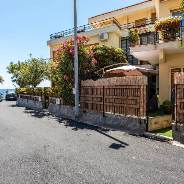 Holiday Home Castello, hotel in Aci Castello