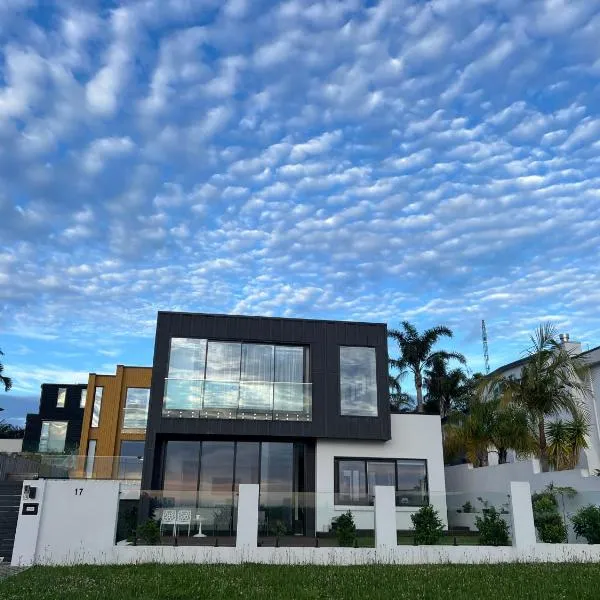 Auckland Luxury Seafront House, hotel in Auckland