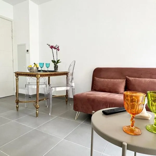 Port Of Nice - with Balcony, hotel en Niza