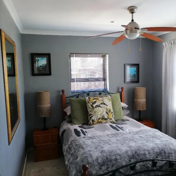 Somerset west Mountain road cottage，位于开普敦的酒店