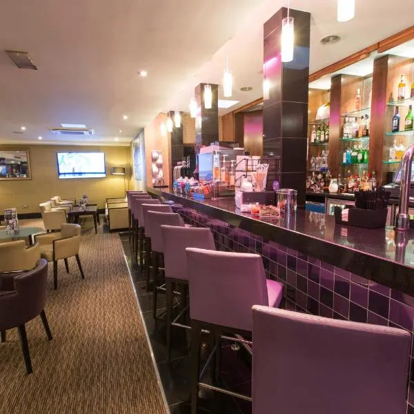 Crowne Plaza London Ealing by IHG, hotel v Londýně