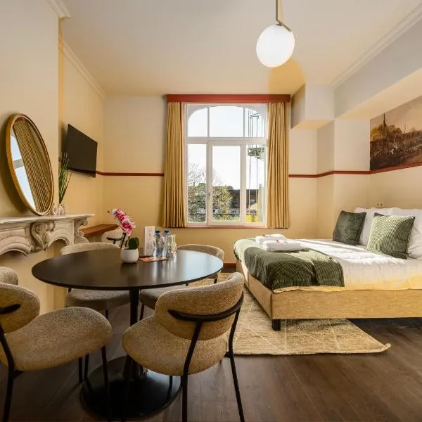 The Queen's Twelve by Romy&Travis, hotel v Bruggách