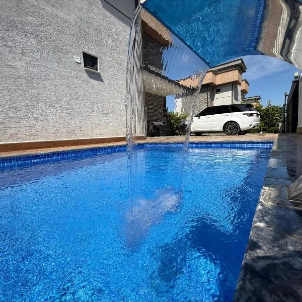 Luxury Villa with Private Pool Garden Lake View in Sapanca, hotel in Sapanca
