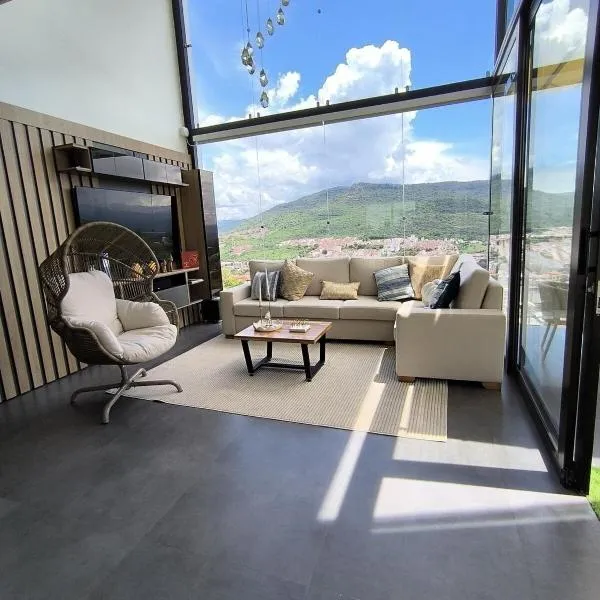 Robles Penthouse, hotel in Estación El Salto