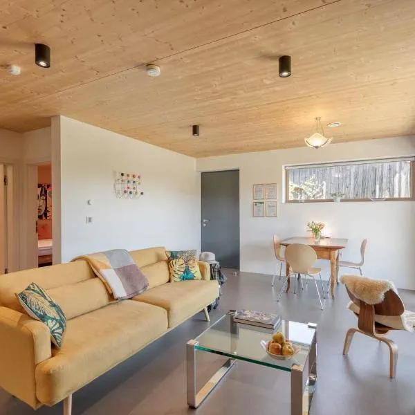 LIEBLINGSECK nachhaltige 5-Sterne Ferienwohnung - Direkt am Chiemsee, hotel en Gstadt am Chiemsee