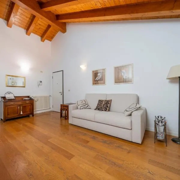 GuestHost - Lovely Apartment X6 with Balcony، فندق في بالمانوفا