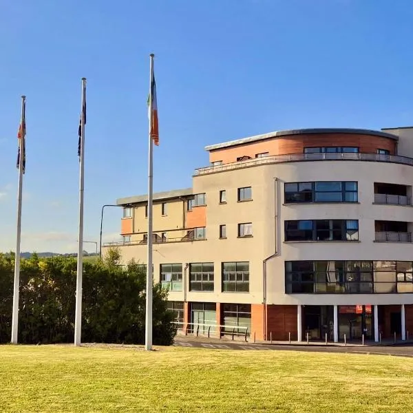 Port House Letterkenny Wild Atlantic Apartments, hotel v destinaci Letterkenny