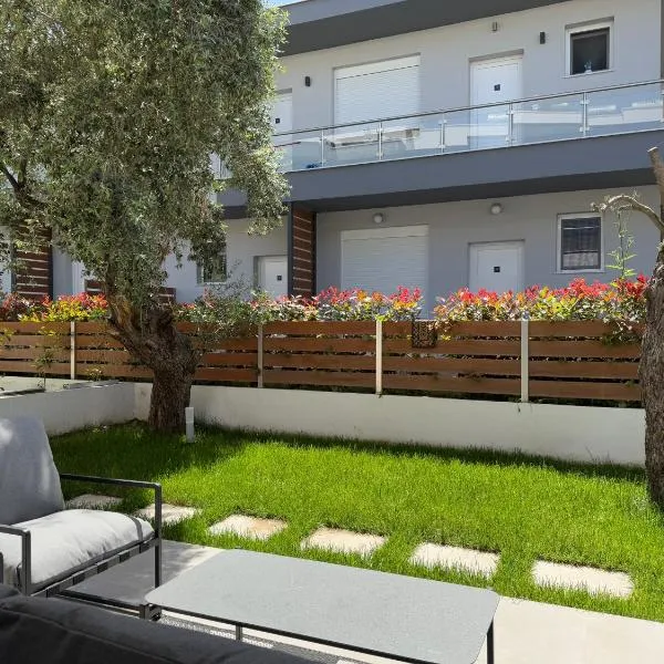 Charisma Apartment, hotel in Skala Rachoniou