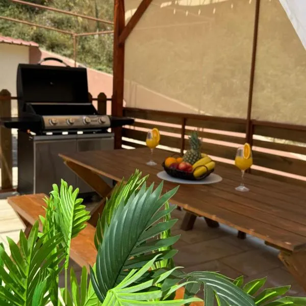 Divino Appartment, hotel in Alikanas