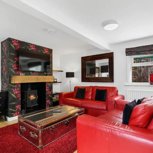 Dairy Cottage - North East Escapes, hotel in Bamburgh