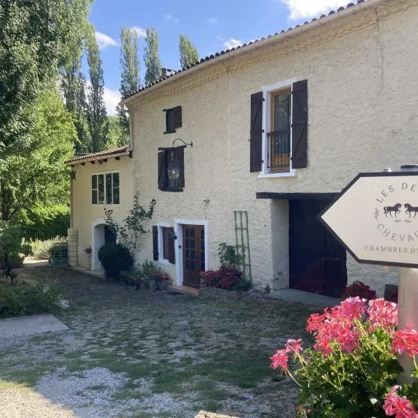 Les Deux Chevaux Chambres d’Hôtes, hotel v destinácii Rouvenac