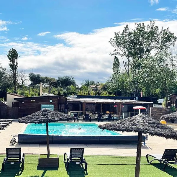Camping Le Val de Cesse, hotel in Mirepeisset