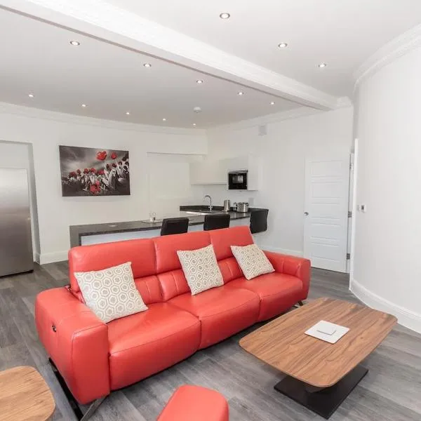 Luxury 1 bedroom top floor apartment, ξενοδοχείο στο Πλίμουθ