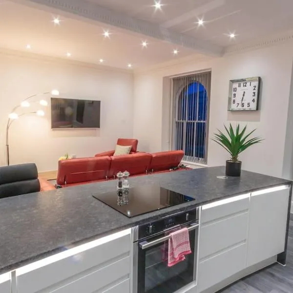 Luxury 1 bedroom top floor apartment, hotel Plymouthban