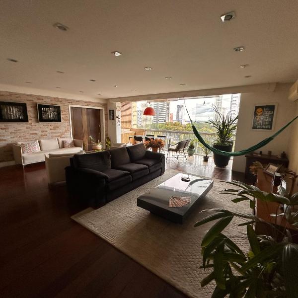 Apartamento amplo na Brás de Aguiar - COP30