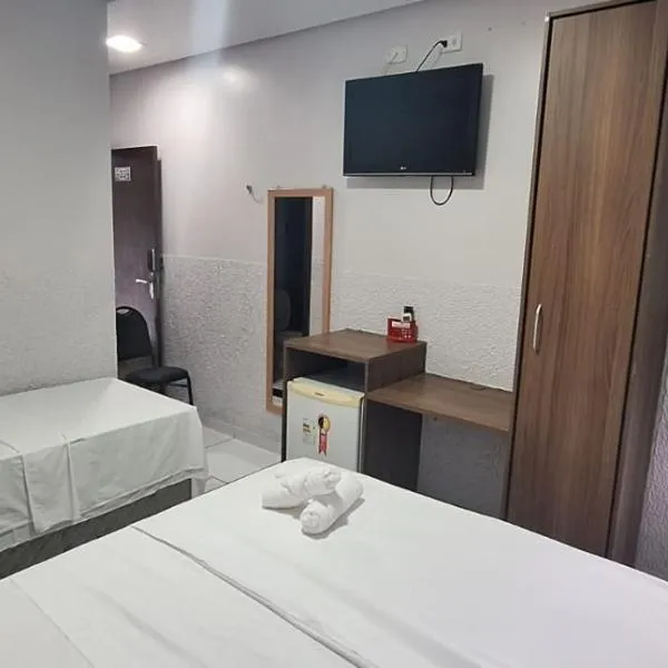 伯拉里酒店，位于阿尔特杜尚的酒店