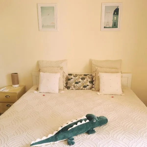 Nîmes les pins studio parking privé extérieur, hotel a Nîmes