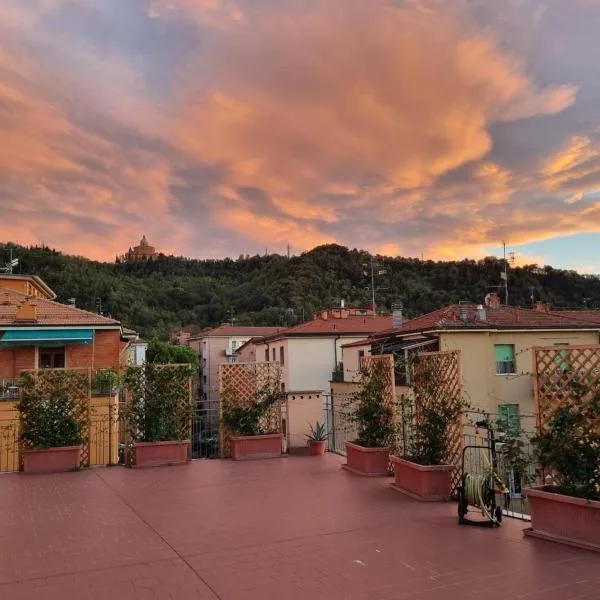 Attico vista San Luca, hotel Bolognában