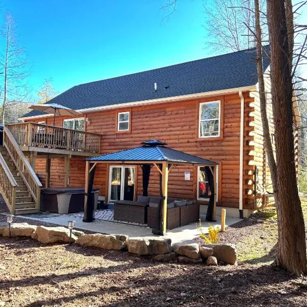 NEW Construction - 7 Bedroom Log Cabin, Hotel in Blakeslee