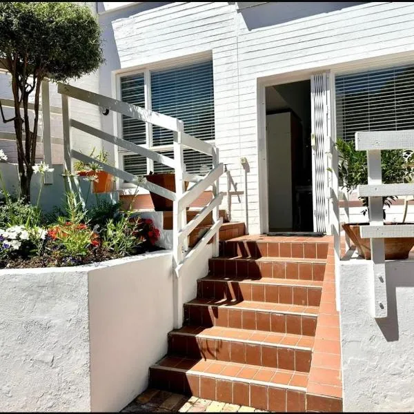 Garden Beach Cottage, hotel in Plettenberg Bay