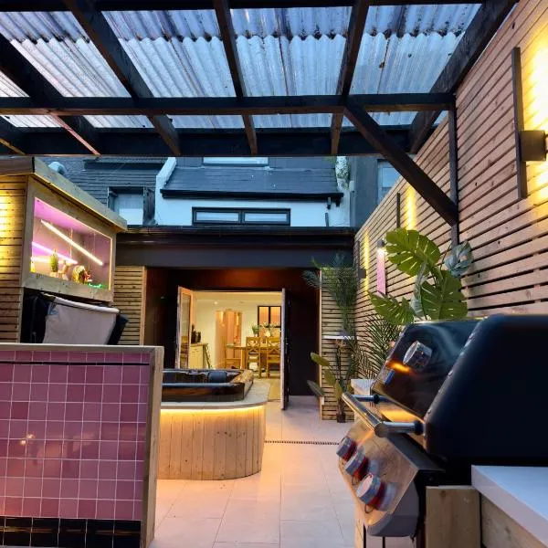 Stylish City Centre Hideaway & Private Hot Tub, hotel v destinaci Galway