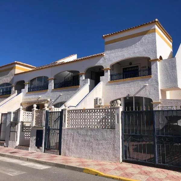 Appartement Happinez roof terrace close to beach, Hotel in Gran Alacant