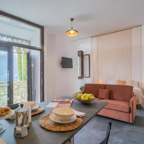 Cozy Nest on the lake by Rent All Como, hotel em Tremezzo
